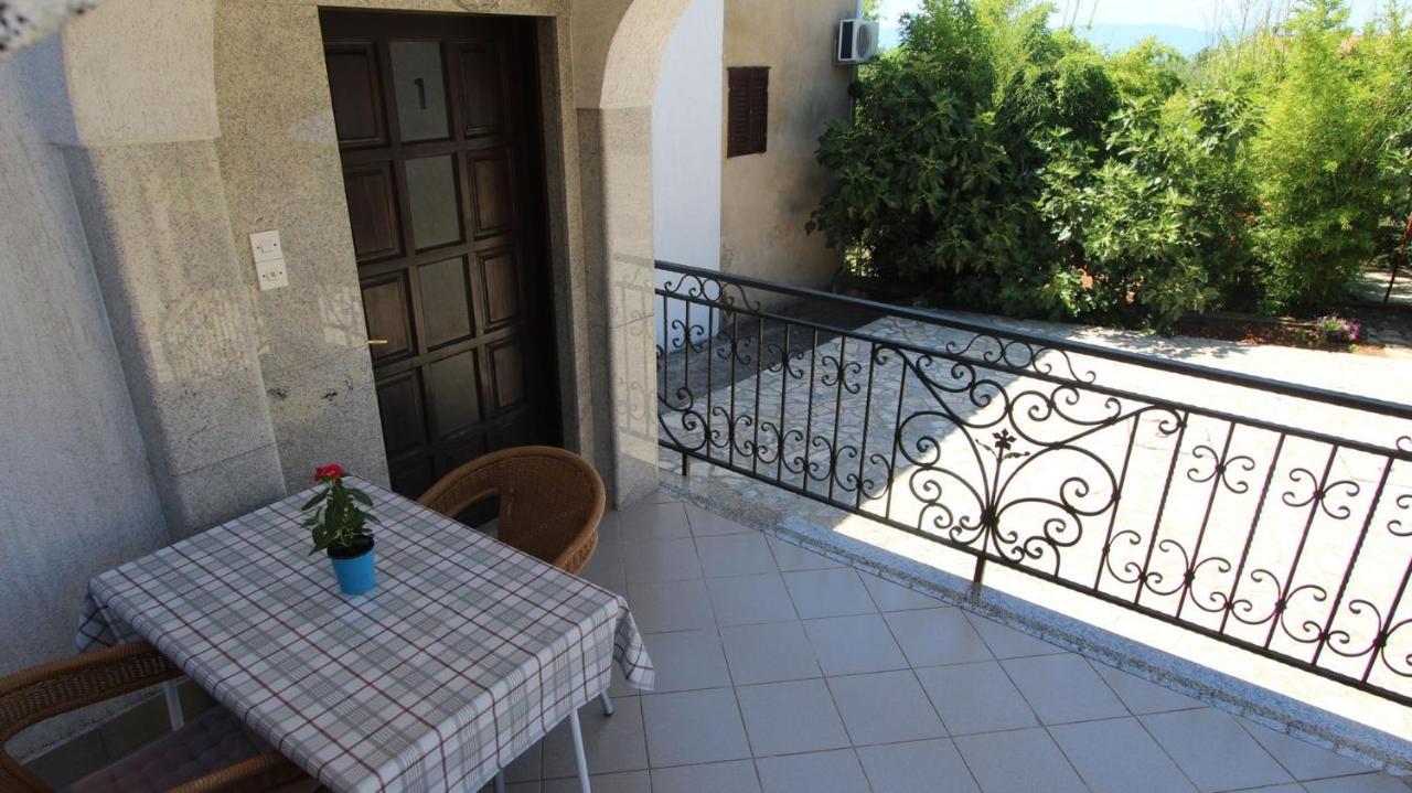 Apartments Eva Malinska Exterior foto
